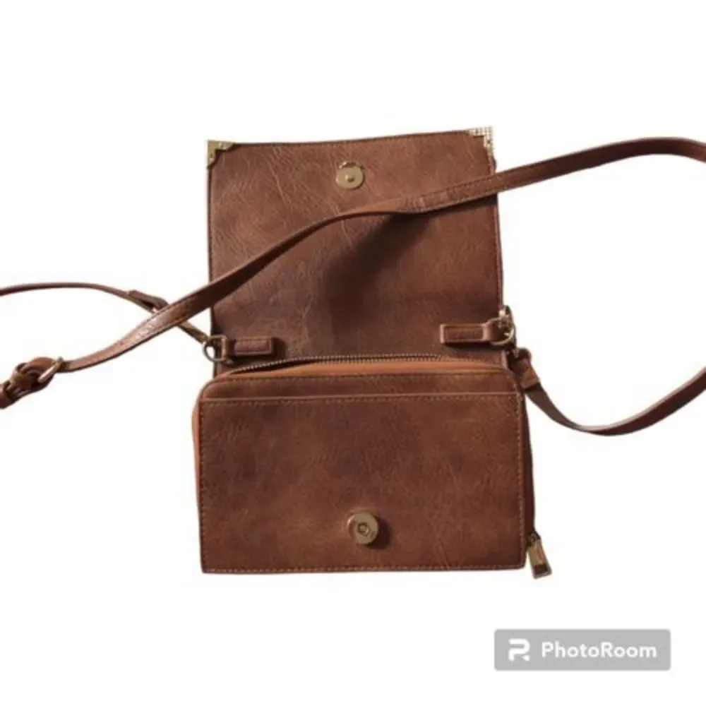 URBAN EXPRESSIONS Tan Vegan Leather Zip Foldover Clutch Crossbody Purse‎ Nice